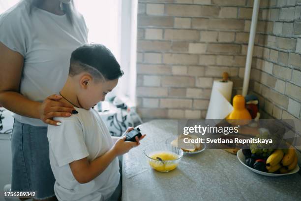 child with diabetes enters food intake data - data intake stock pictures, royalty-free photos & images