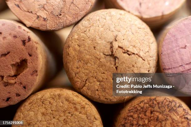 close-up from a group of corks - weinkorken stock-fotos und bilder