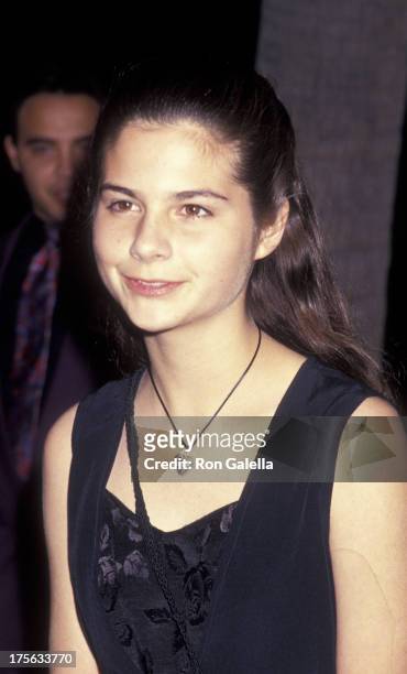 Lisa Jakub attends the premiere of "Mrs. Doubtfire" on November 22, 1993 at the Academy Theater in Beverly Hills, California.