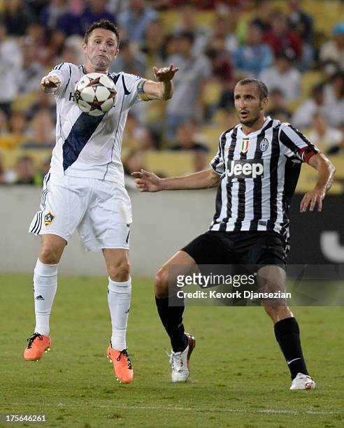 Robbie Keane of Los Angeles Galaxy controls the ball against Girogio Chiellini of Juventus during 2013 Guinness International Champions Cup at Dodger...
