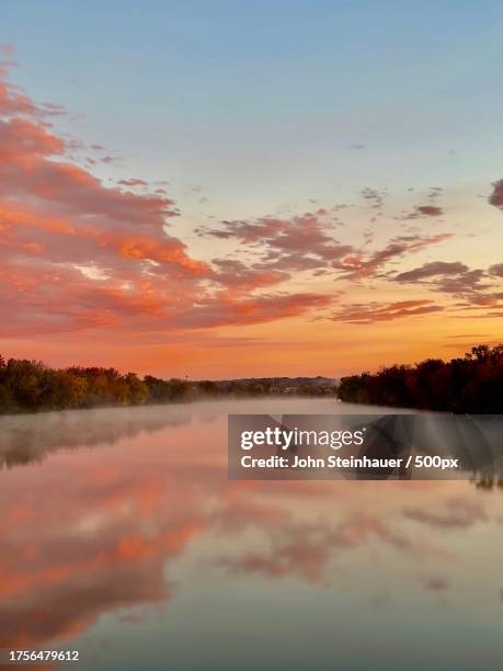 scenic view of lake against sky during sunset,grand rapids,michigan,united states,usa - grand rapids michigan stock-fotos und bilder