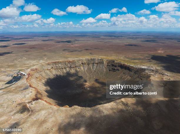 aerial view taken by drone of meteor crater during a summer day, flagstaff, arizona, united states of america - cratera do meteoro arizona imagens e fotografias de stock