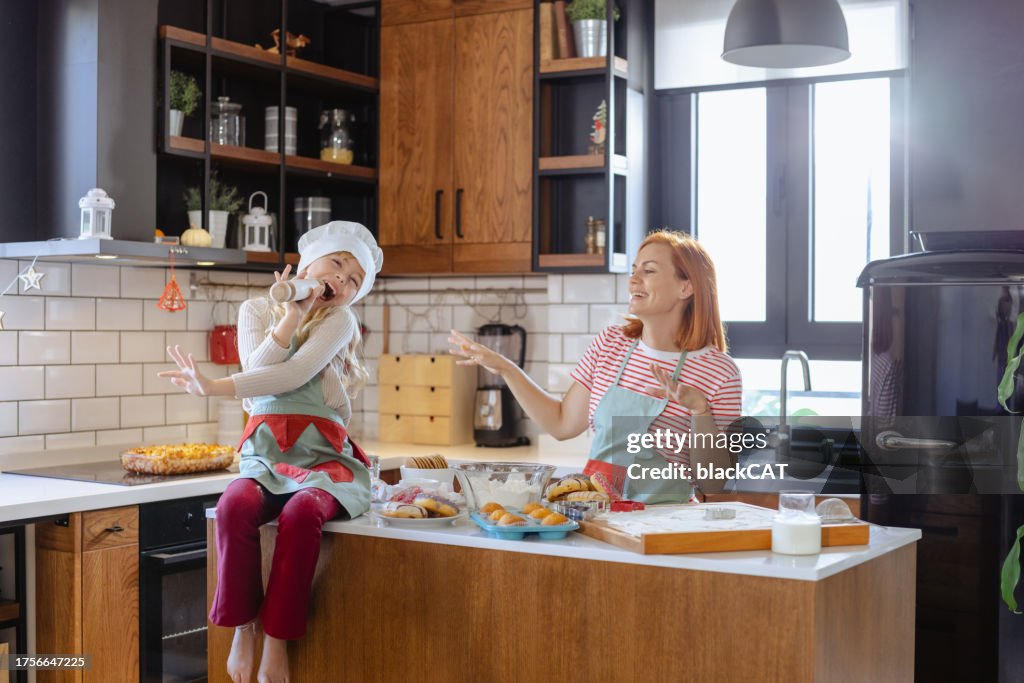 Kitchen Fun Mother And Daughter Having Fun In The Kitchen High-Res Stock Photo ...