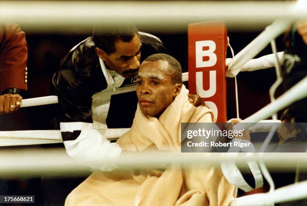 Sugar Ray Leonard sits in the corner between rounds during the WBC Super Middleweight title fight against Roberto Duran at the Mirage Hotel & Casino...