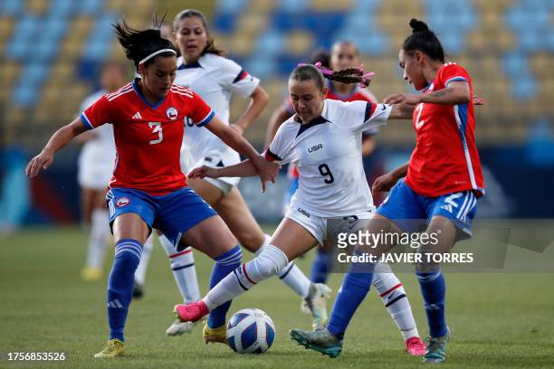 Chile's defender Su Helen Galaz and Chile's defender Michelle Olivares vie for the ball with US' forward Amalia Villarreal during the women's team...