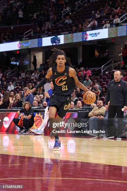 Emoni Bates of the Cleveland Cavaliers drives to the basket during the game against the New York Knicks on October 31, 2023 at Rocket Mortgage...