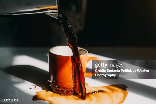 pouring coffee missing the mug - off target stock pictures, royalty-free photos & images