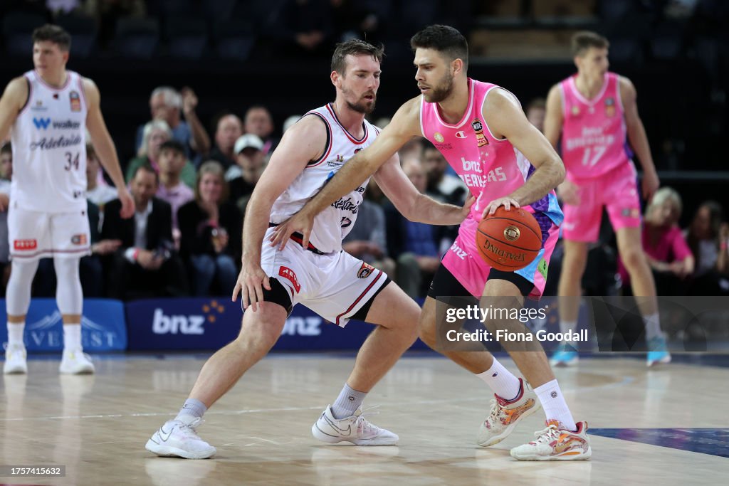 NBL Rd 5 - New Zealand Breakers v Adelaide 36ers
