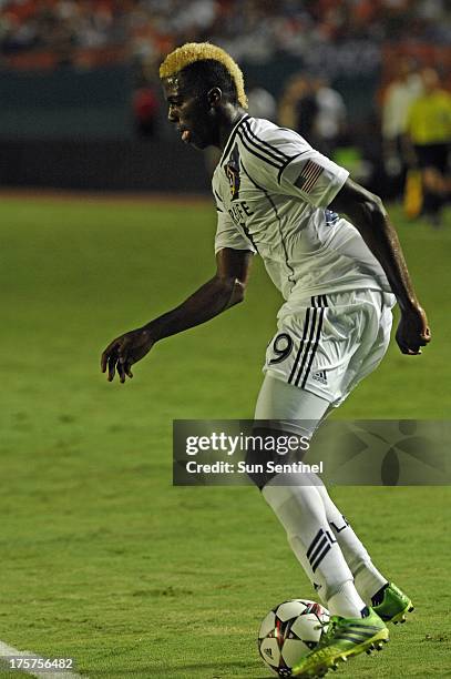 Los Angeles Galaxy forward Gyasi Zardes tries to make his way through a the AC Milan defense in the second half in the third-place game of the...