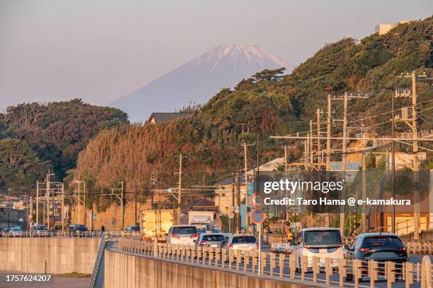 mt. fuji and the coast road in kanagawa of japan - kanagawa prefecture stock pictures, royalty-free photos & images