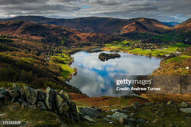 grasmere from loughrigg terrace - カンブリア州 ストックフォトと画像