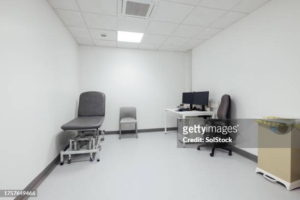 hospital room interior - examination table stock pictures, royalty-free photos & images
