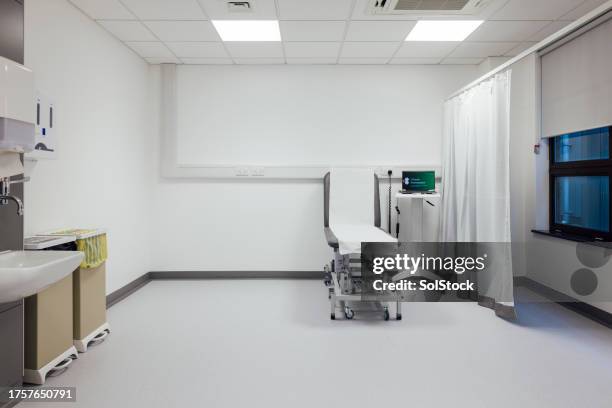 hospital room - medical examination room stock pictures, royalty-free photos & images