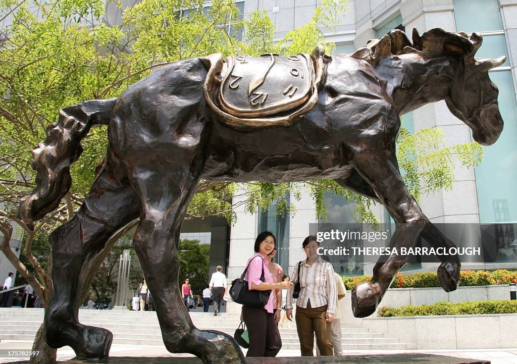 SINGAPORE-ARTS-SCULPTURE-DALI