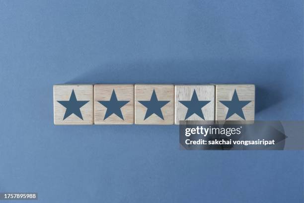 concept of excellence, gold stars, five stars - militärischer dienstgrad stock-fotos und bilder