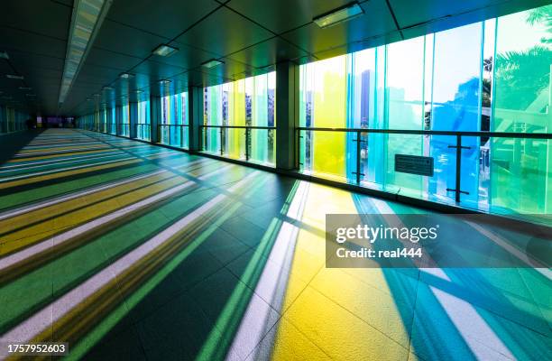 fußgängerüberführungen - bogen architektonisches detail stock-fotos und bilder