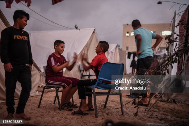 Children of Palestinian families take shelter in United Nations Relief and Works Agency refugee camp located in Khan Yunis, Gaza on November 01, 2023.