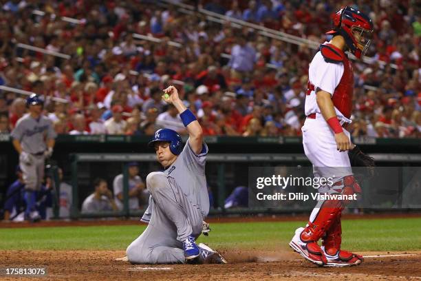 Ellis of the Los Angeles Dodgers scores a run against Tony Cruz of the St. Louis Cardinals in the eighth inning at Busch Stadium on August 8, 2013 in...