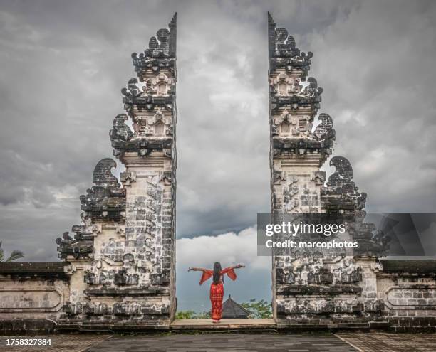 pura penataran agung lempuyang. - bali volcano stock pictures, royalty-free photos & images