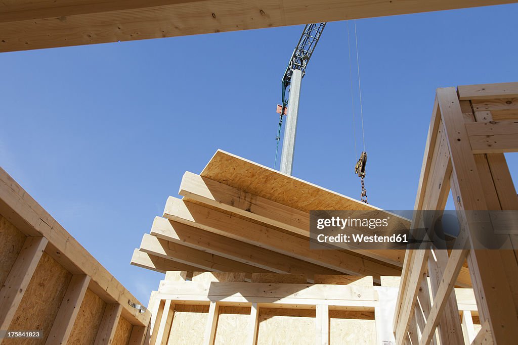 Europe, Germany, Rhineland Palantinate, Man installing and fixing wooden walls of prefabricated house