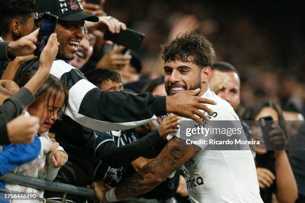 Yuri Alberto of Corinthians celebrate with the fans after scoring the first goal of his team during the match between Corinthians and Athletico...