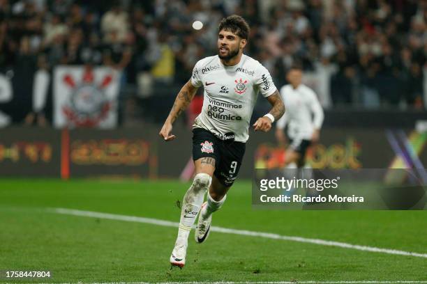 Yuri Alberto of Corinthians celebrate after scoring the first goal of his team during the match between Corinthians and Athletico Paranaense as part...