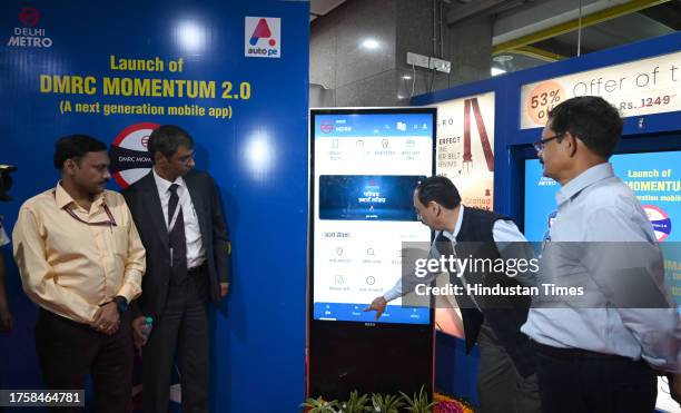 Managing Director Vikas Kumar and other metro officers launching 'Momentum 2.0 new APP platform enabled with e-commerce facilities, at Shivaji...