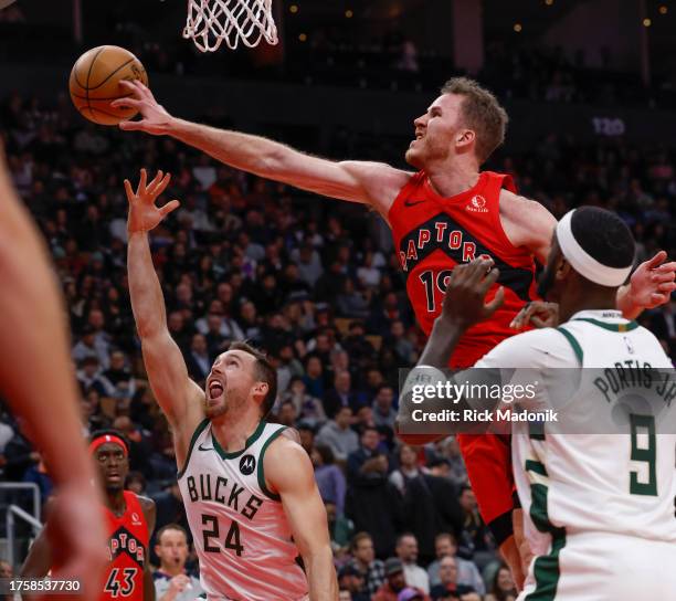 Toronto Raptors Centre Toronto Raptors Center Jakob Poeltl Photos and Premium High Res ...