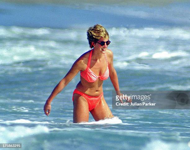 Diana, The Princess of Wales walks in the sea on January 1993 in the Island of Nevis.