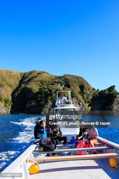 the beautiful nakagi sea and hirizo beach ferry. - 静岡県 stock pictures, royalty-free photos & images