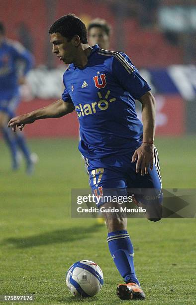 Universidad de Chile's Isacc Díaz, in action during a match between Universidad de Chile and Cobresal as part of the Torneo Apertura 2013 at Santa...