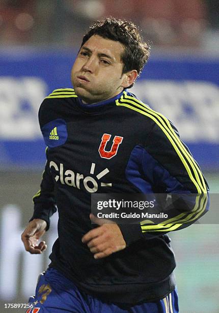 Universidad de Chile's Juan Rodrigo Rojas warms up prior a match between Universidad de Chile and Cobresal as part of the Torneo Apertura 2013 at...