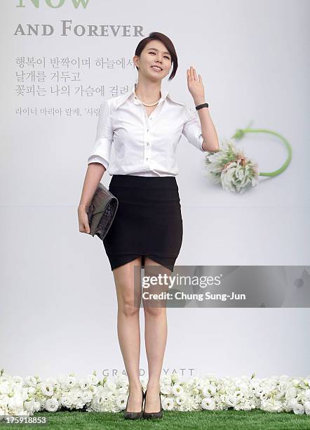 Actress Park Si-Eun arrives for wedding ceremony of Lee Byung-Hun and Rhee Min-Jung at the Hyatt Hotel on August 10, 2013 in Seoul, South Korea.