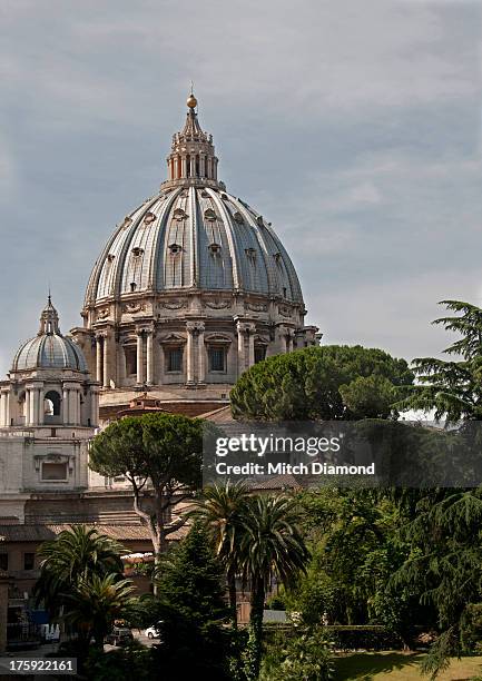 exterior of the  vatican - vatican fotografías e imágenes de stock