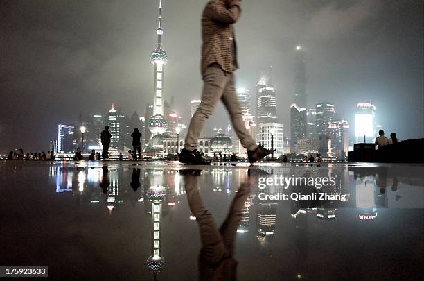 rain night of shanghai - oriental pearl tower stock pictures, royalty-free photos & images