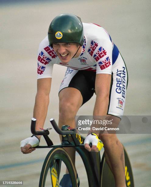 Chris Boardman of Great Britain in action on his Lotus Superbike during the 4000 metres Individual Pursuit final in the Velodrome at the 1992 Olympic...