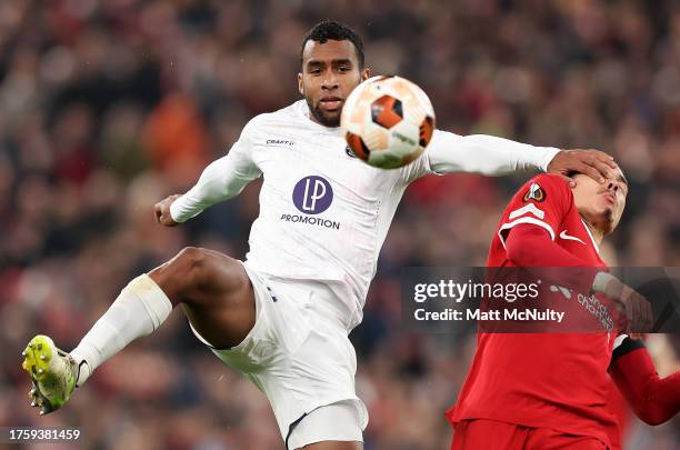 Cristian Casseres Jr of Toulouse controls the ball whilst under pressure from Darwin Nunez of Liverpool during the UEFA Europa League 2023/24 match...