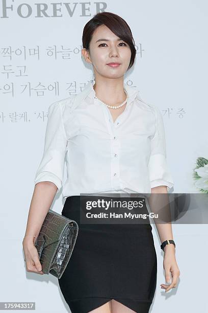 South Korean actress Park Si-Eun arrives for wedding ceremony of Lee Byung-Hun and Rhee Min-Jung at the Hyatt Hotel on August 10, 2013 in Seoul,...