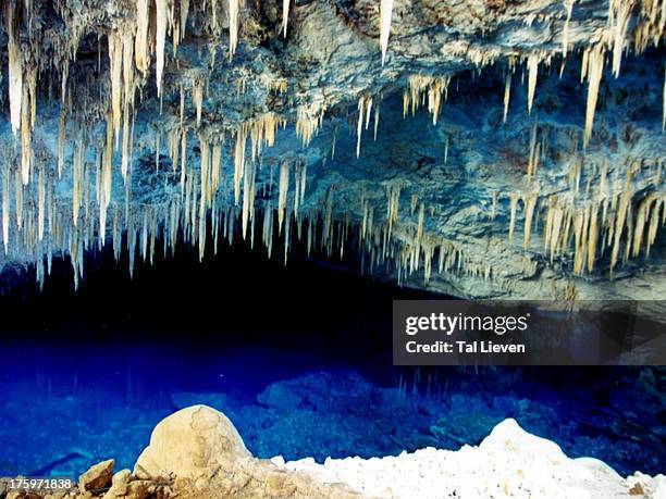 blue grotte - gruta stockfoto's en -beelden