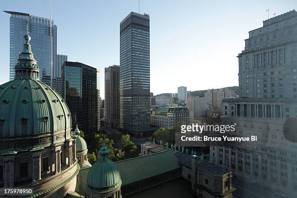 architectures in downtown montreal - montréal stock pictures, royalty-free photos & images