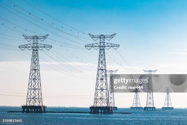 offshore grid connection - hoogspanningstransformator stockfoto's en -beelden