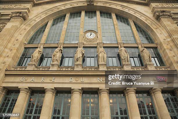 paris north railway station - gare du nord ストックフォトと画像