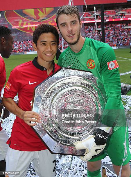 Shinji Kagawa and David de Gea of Manchester United pose with the FA Community Shield trophy after the FA Community Shield match between Manchester...