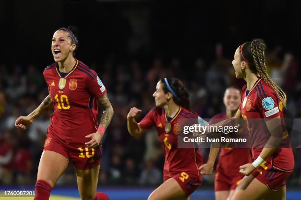 Jennifer Hermoso of Spain celebrates with teammates after scoring the team's first goal during the UEFA Women's Nations League match between Italy...