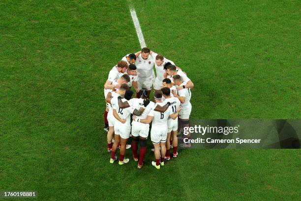 Players of England enter a huddle prior to the Rugby World Cup France 2023 Bronze Final match between Argentina and England at Stade de France on...