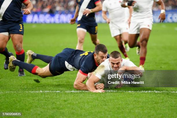 Emiliano Boffelli of Argentina attempts to tackle Ben Earl of England as he scores his team's first try during the Rugby World Cup France 2023 Bronze...