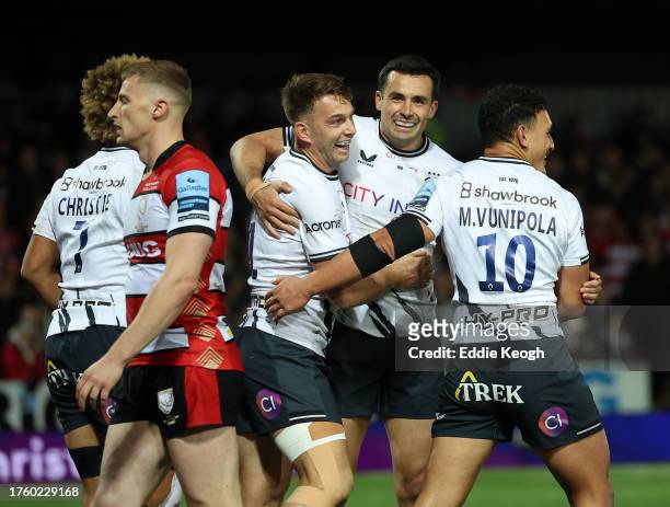 Alex Lewington of Saracens celebrates his try with Manu Vunipola and Alex Lozowski during the Gallagher Premiership Rugby match between Gloucester...