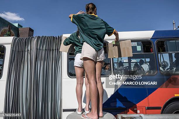 Springboks Rugby Bus Springboks Arrive In New Zealand Photos and Premium High Res Pictures ...