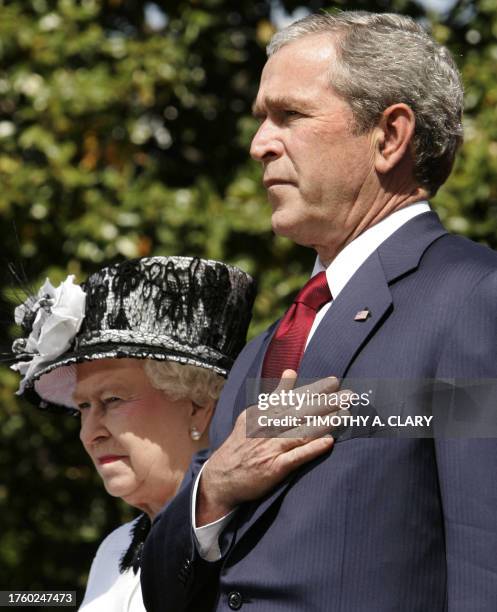 Britain's Queen Elizabeth II and US President George W. Bush listen to the national anthem 07 May 2006 during an official welcome ceremony on the...