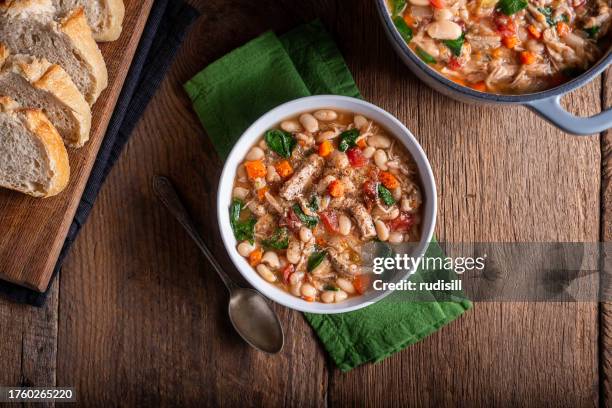 sopa de cerdo y frijoles - judios fotografías e imágenes de stock